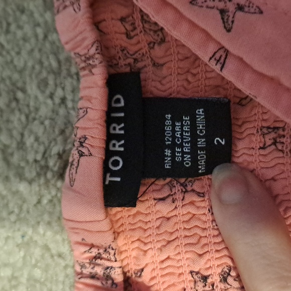 Torrid SEXY peach top with starfish Size 2 plus size BEACH stretchy - Picture 2 of 2